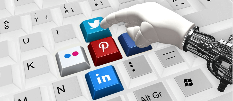 Linking social media tiwtter linkedin